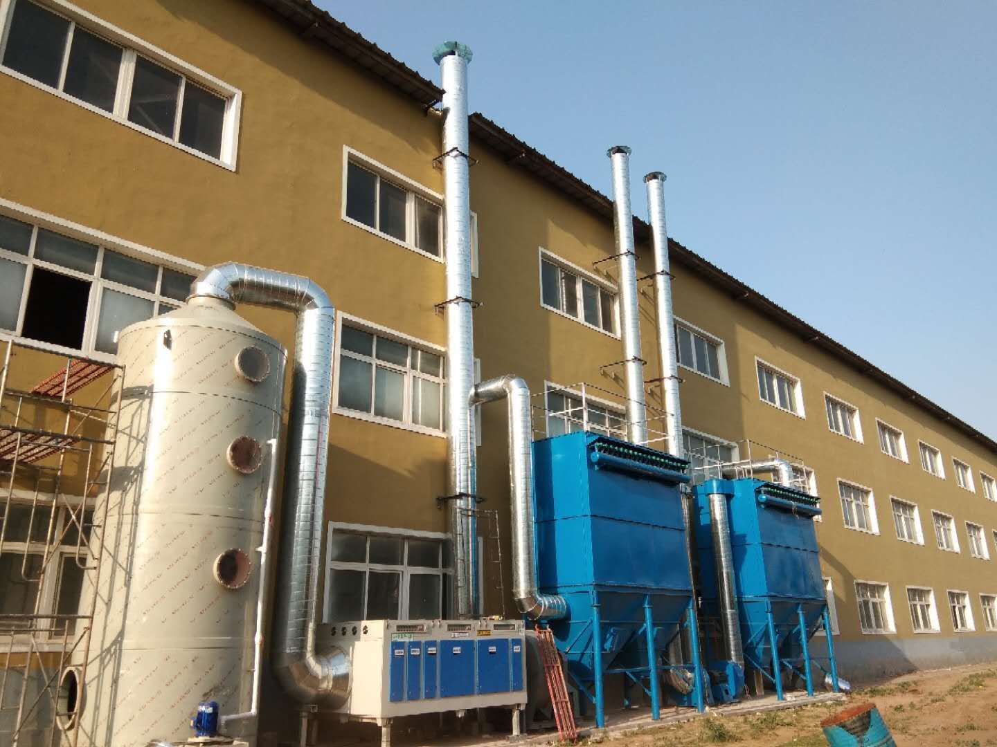 光氧净化设备现场安装图